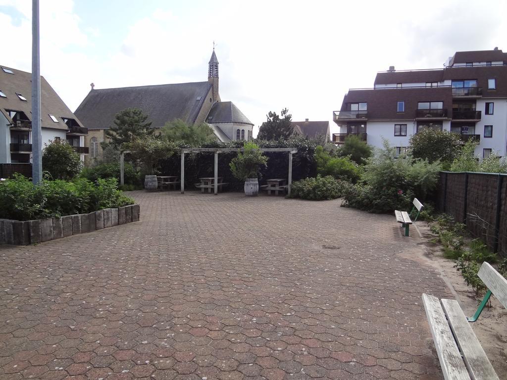 Recent Vernieuwd Appartement Met Zeezicht En Een Gratis Parkeerplaats Koksijde Luaran gambar