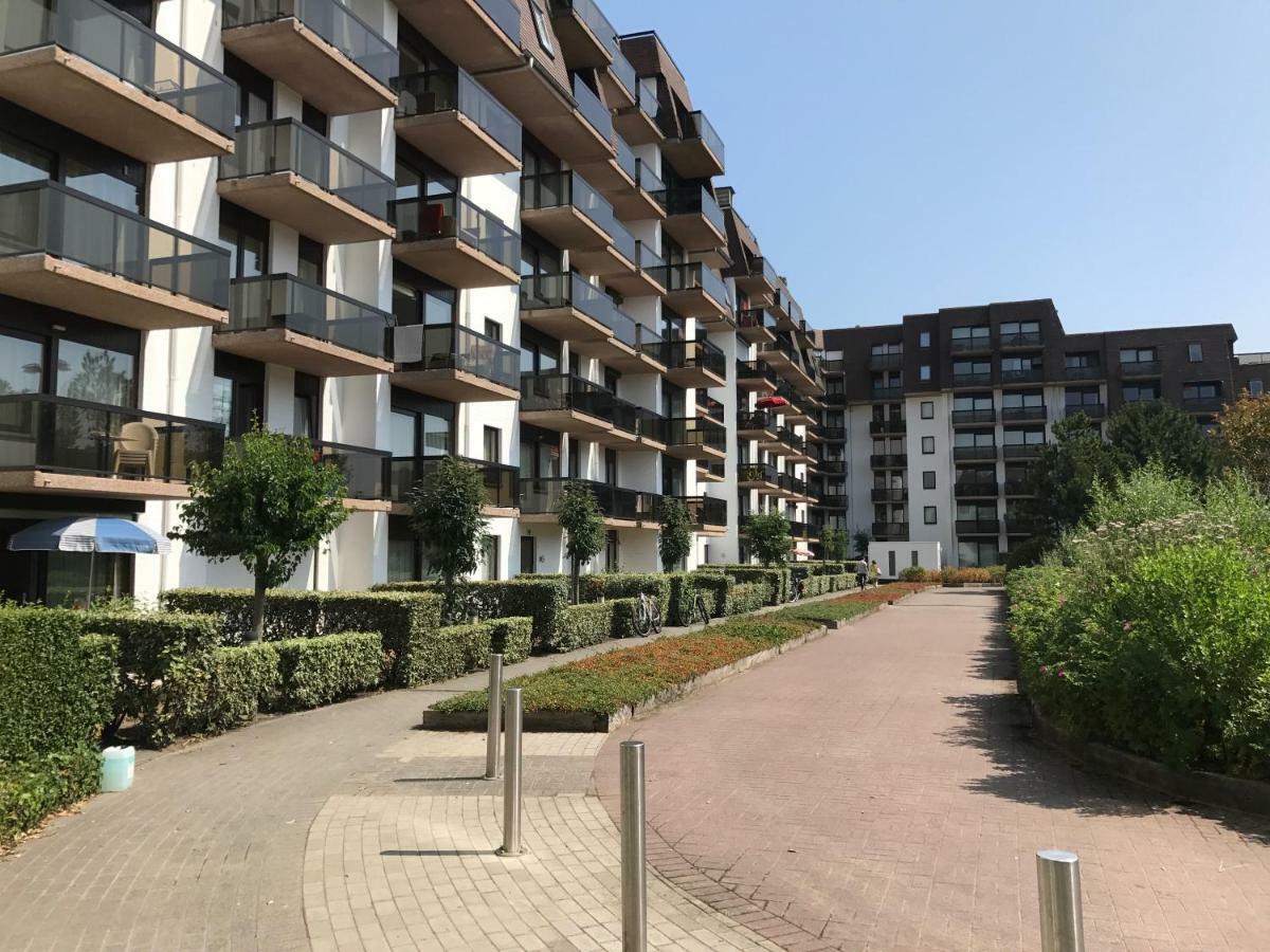 Recent Vernieuwd Appartement Met Zeezicht En Een Gratis Parkeerplaats Koksijde Luaran gambar