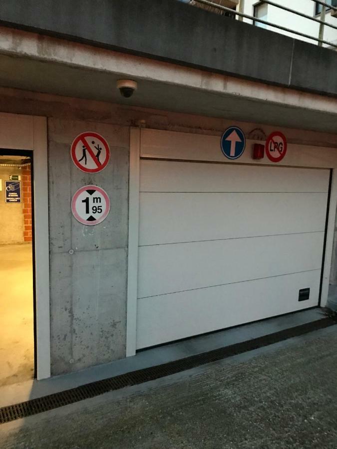 Recent Vernieuwd Appartement Met Zeezicht En Een Gratis Parkeerplaats Koksijde Luaran gambar